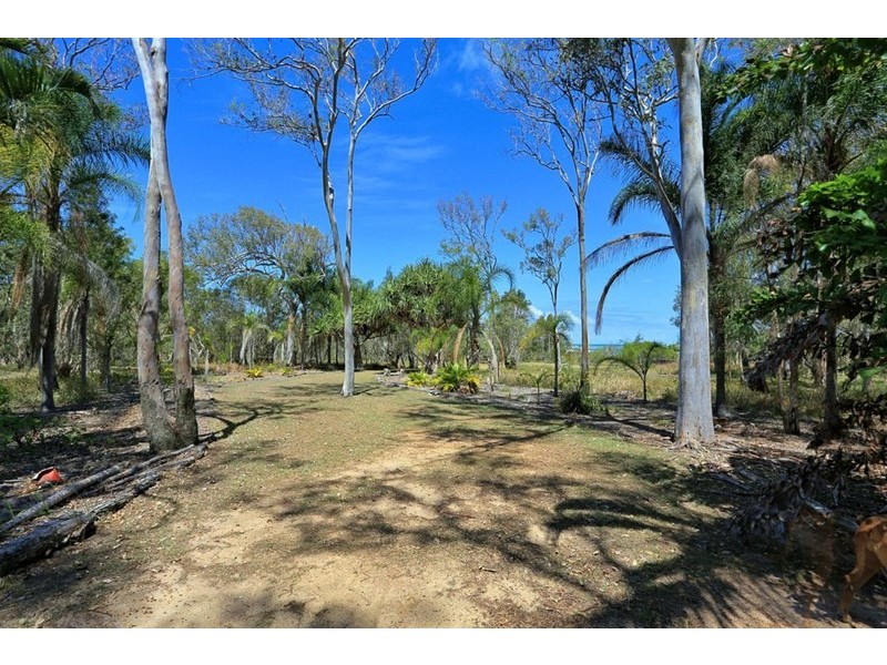 92 Melcer Road, Elliott Heads QLD 4670