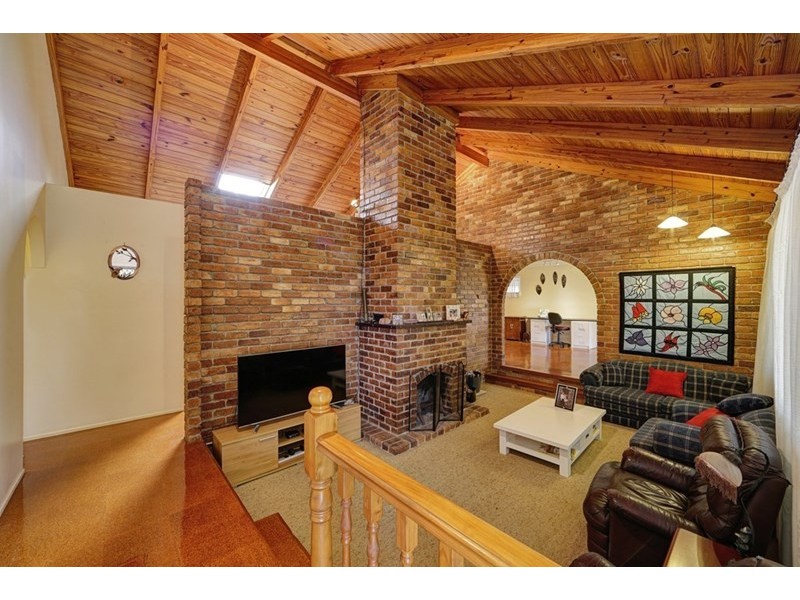 15 Glenview Crescent, Avoca QLD 4670