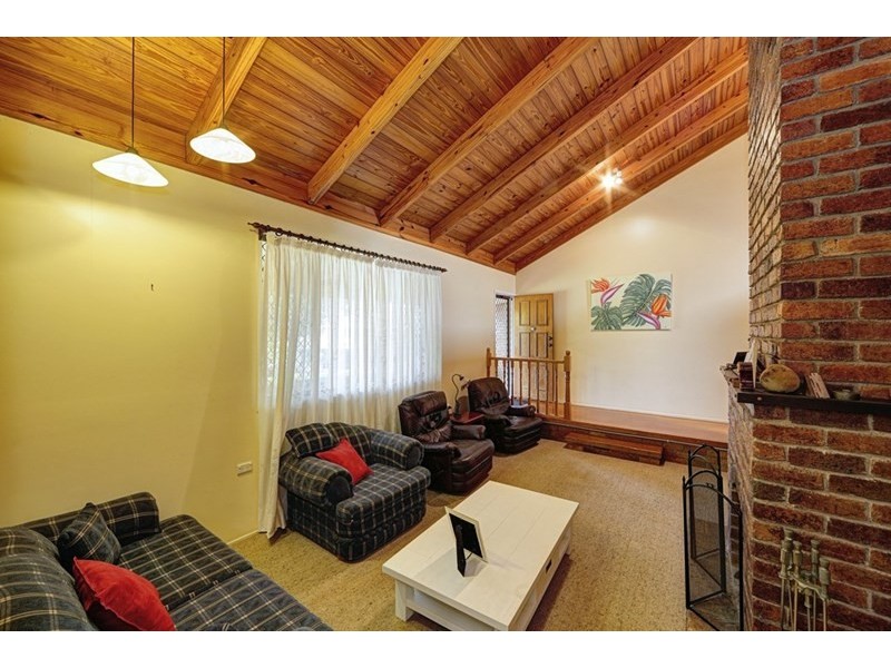 15 Glenview Crescent, Avoca QLD 4670