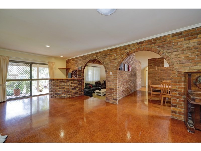 15 Glenview Crescent, Avoca QLD 4670