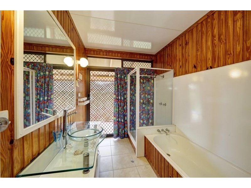 15 Glenview Crescent, Avoca QLD 4670