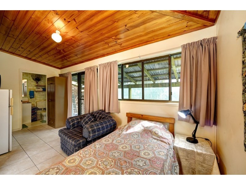 15 Glenview Crescent, Avoca QLD 4670