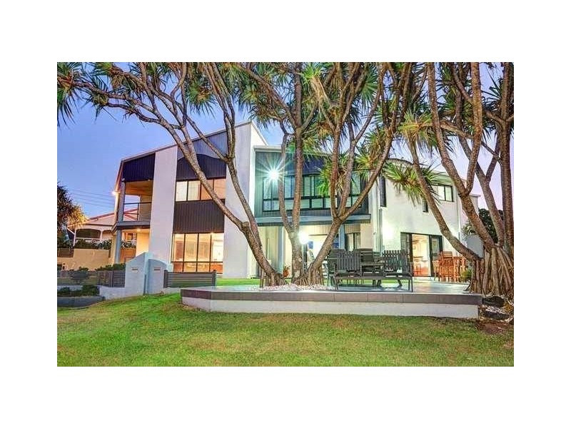 2/22a Woongarra Scenic Drive, Bargara QLD 4670