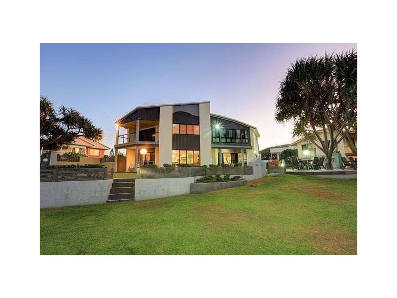 2/22a Woongarra Scenic Drive, Bargara QLD 4670