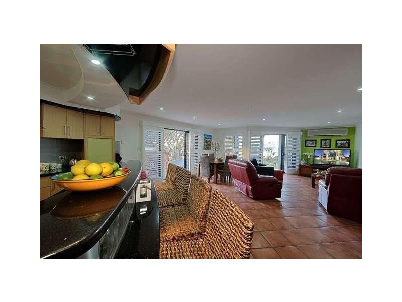 2/22a Woongarra Scenic Drive, Bargara QLD 4670