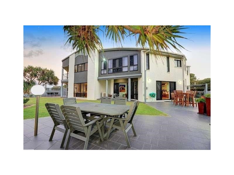 2/22a Woongarra Scenic Drive, Bargara QLD 4670