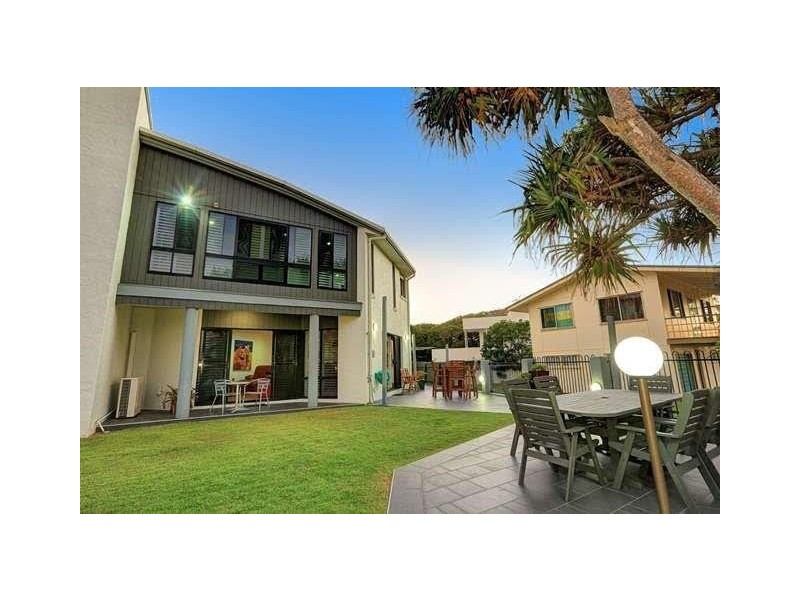2/22a Woongarra Scenic Drive, Bargara QLD 4670