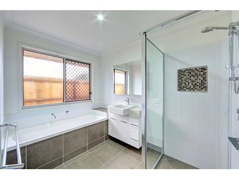 31 Mountney Street, Avoca QLD 4670