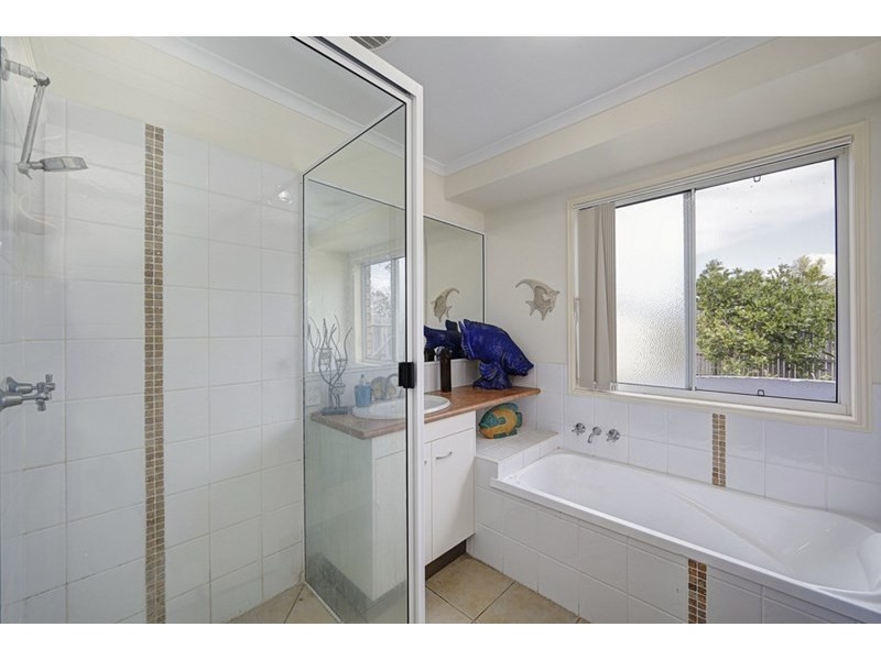 42 Robina Drive, Avoca QLD 4670