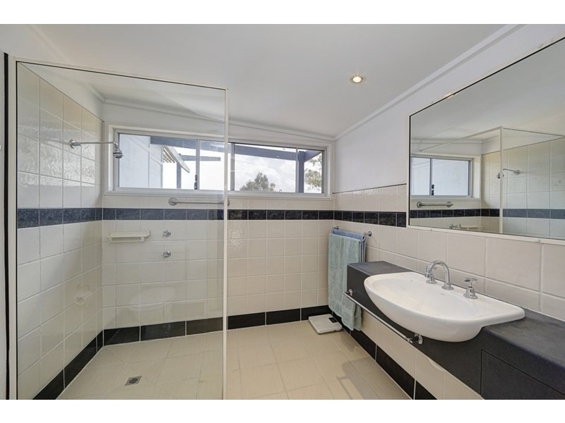 10 Louise Court, Branyan QLD 4670