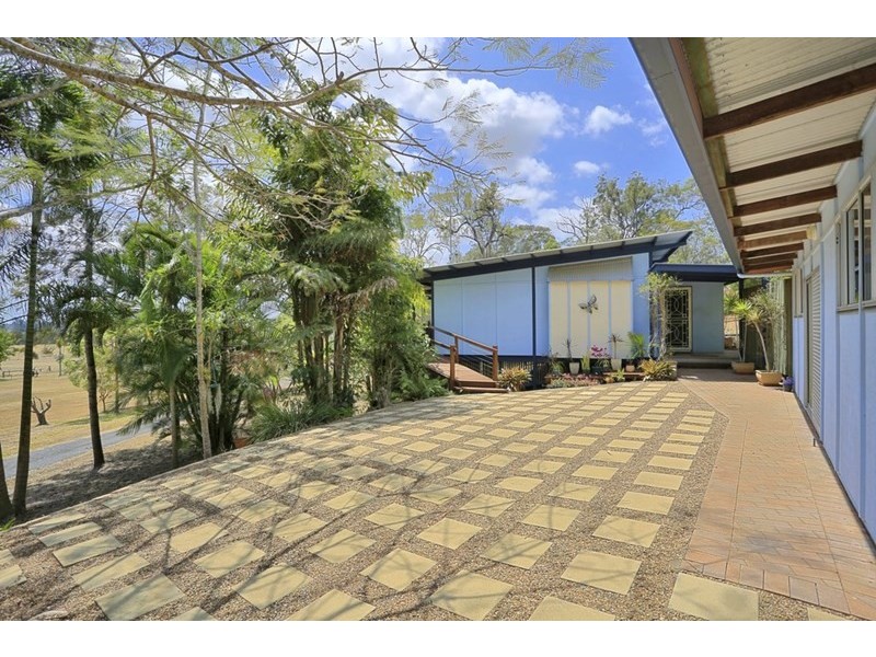 10 Louise Court, Branyan QLD 4670