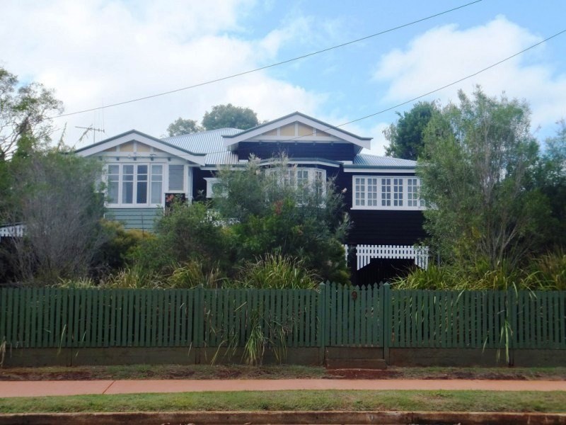 9 Macrossan Street, Childers QLD 4660