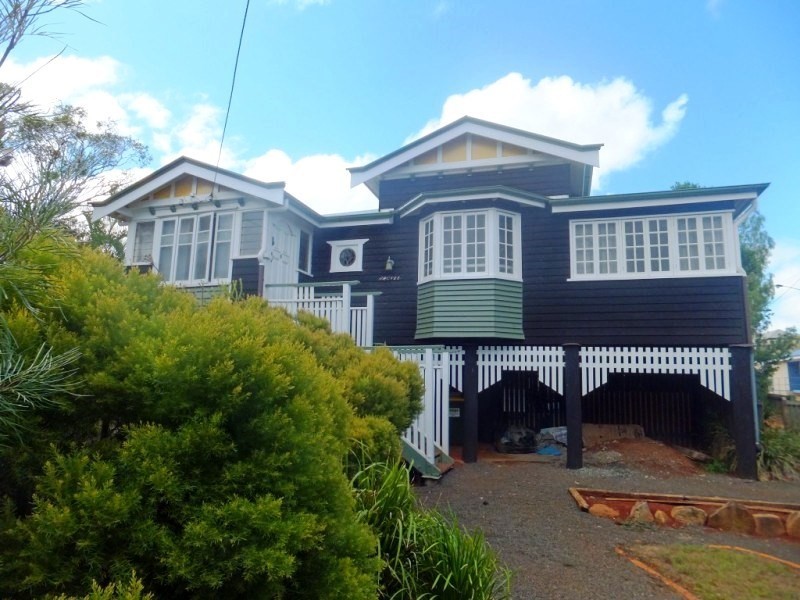 9 Macrossan Street, Childers QLD 4660