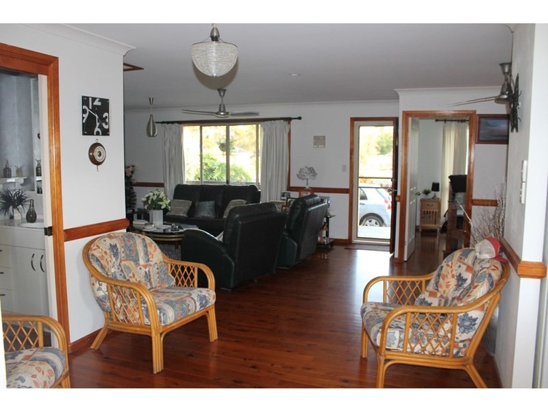 18 Park Estate Drive, Branyan QLD 4670