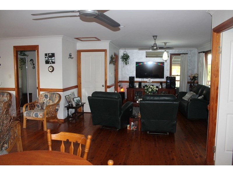 18 Park Estate Drive, Branyan QLD 4670