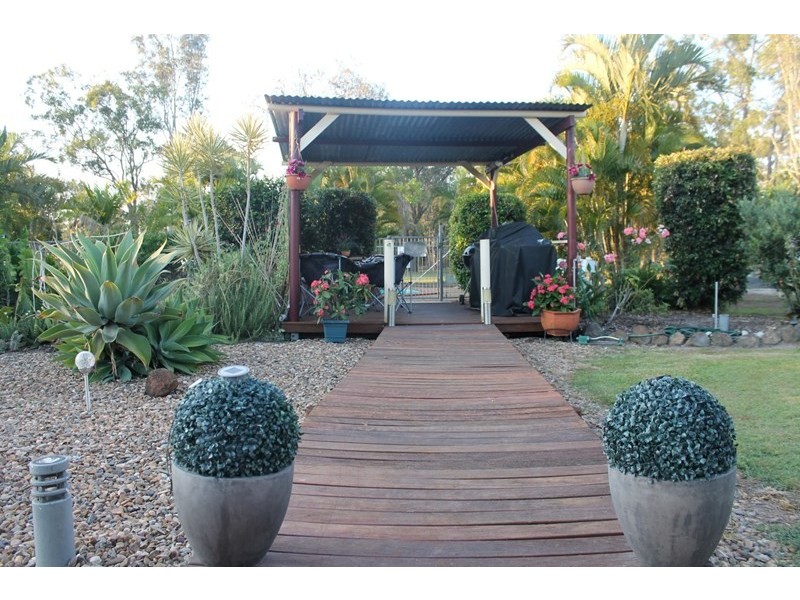 18 Park Estate Drive, Branyan QLD 4670