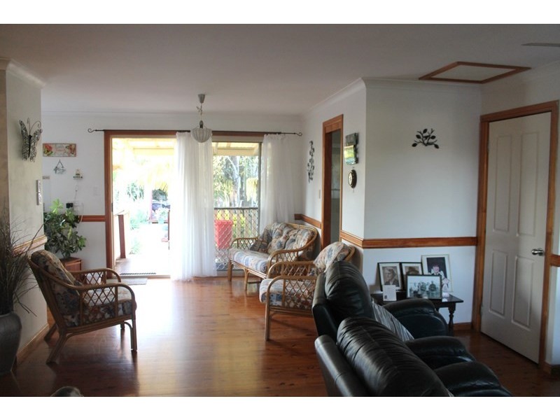 18 Park Estate Drive, Branyan QLD 4670