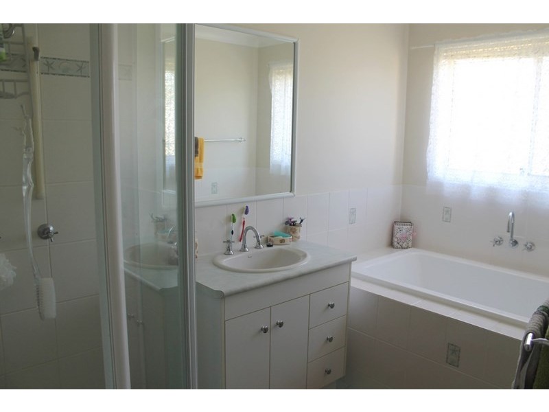 12 Aquamarine Road, Branyan QLD 4670