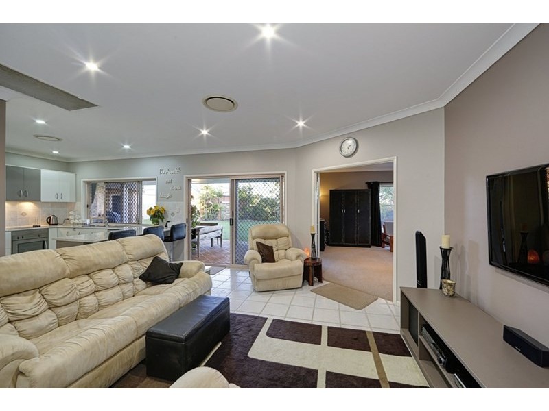 16 Marquis Court, Avenell Heights QLD 4670