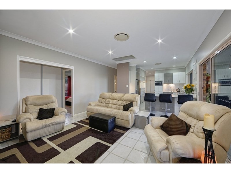 16 Marquis Court, Avenell Heights QLD 4670