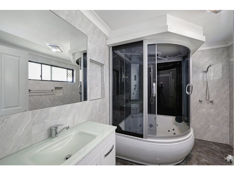 9 Strathdee Avenue, Bundaberg South QLD 4670