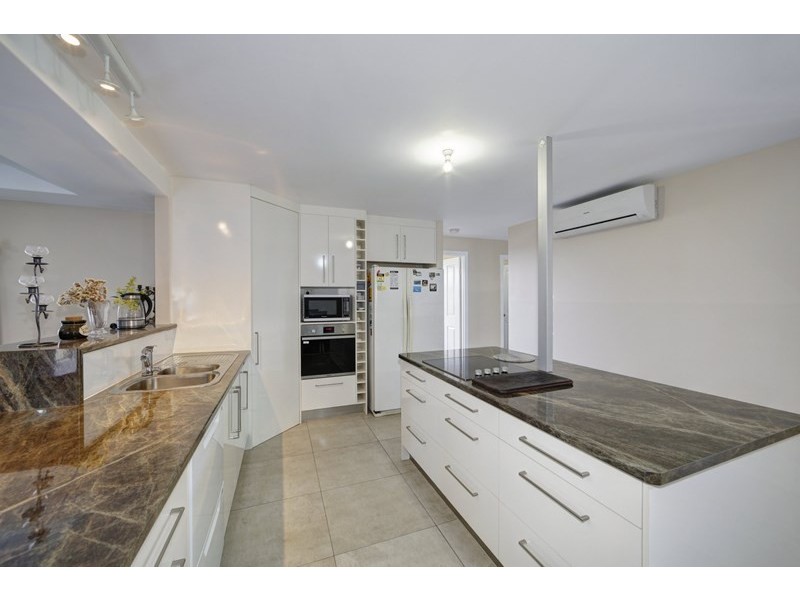 9 Strathdee Avenue, Bundaberg South QLD 4670