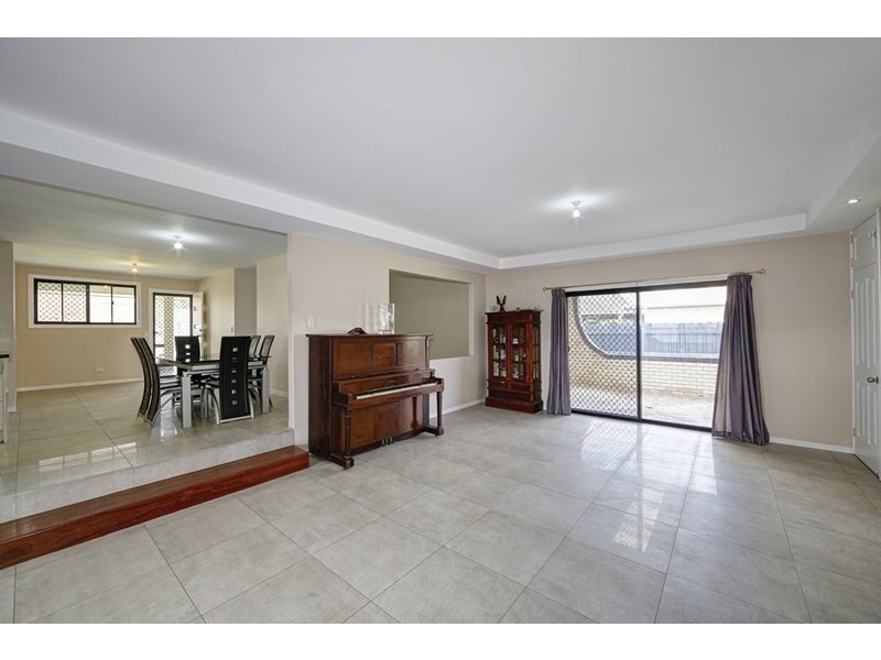 9 Strathdee Avenue, Bundaberg South QLD 4670