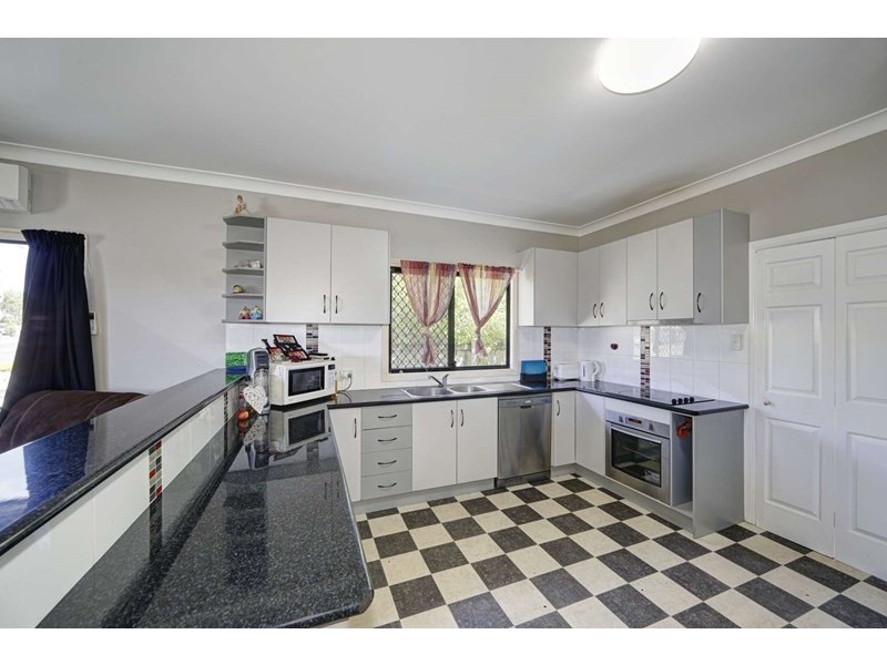 98 Elliott Heads Road, Avenell Heights QLD 4670