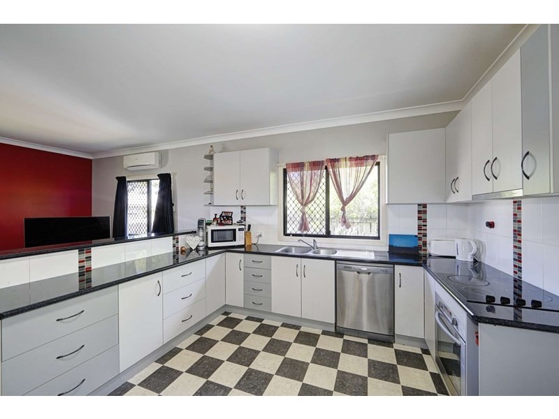 98 Elliott Heads Road, Avenell Heights QLD 4670