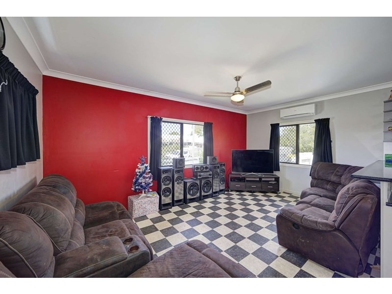 98 Elliott Heads Road, Avenell Heights QLD 4670