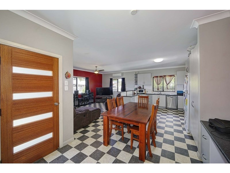 98 Elliott Heads Road, Avenell Heights QLD 4670