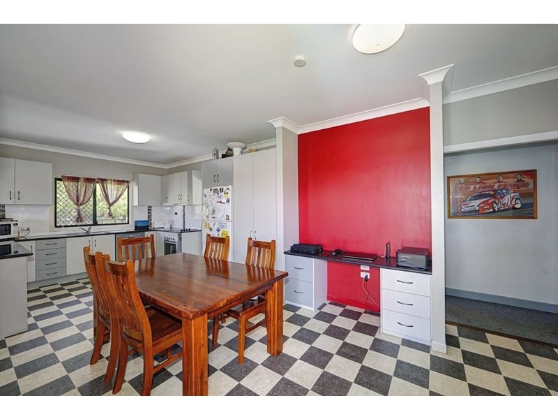 98 Elliott Heads Road, Avenell Heights QLD 4670