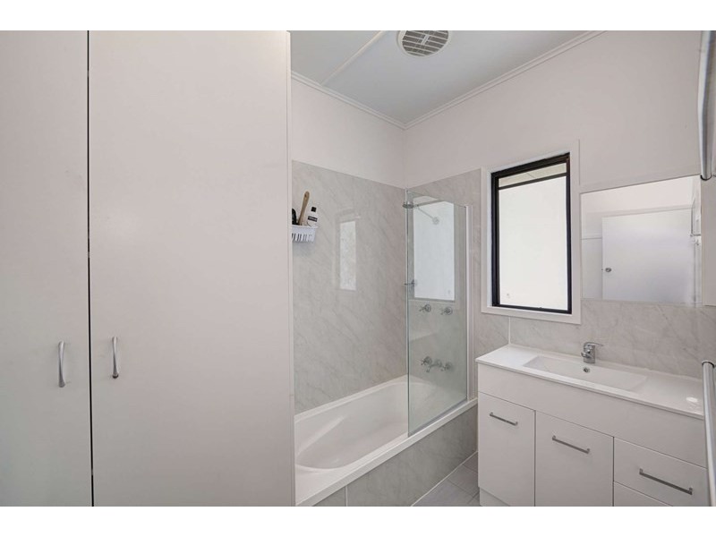 98 Elliott Heads Road, Avenell Heights QLD 4670