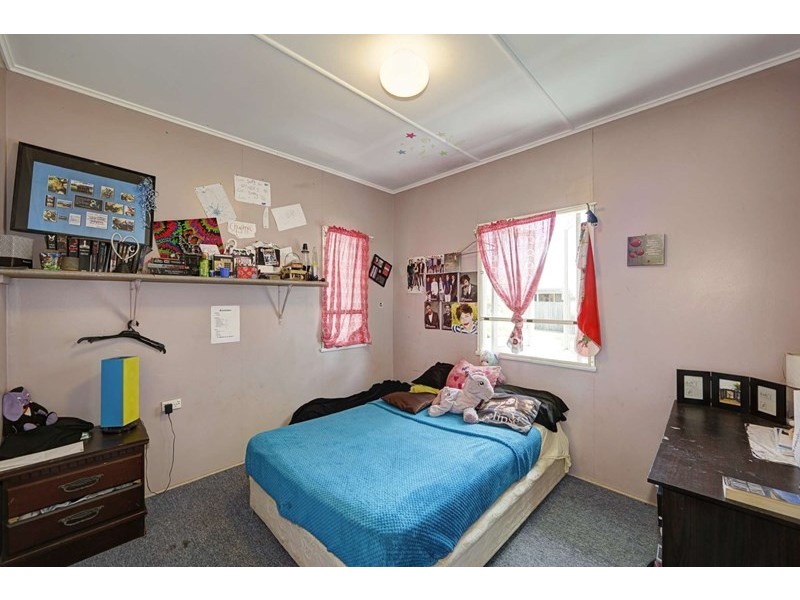 98 Elliott Heads Road, Avenell Heights QLD 4670