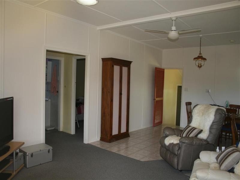 1 Hay Street East, Avenell Heights QLD 4670