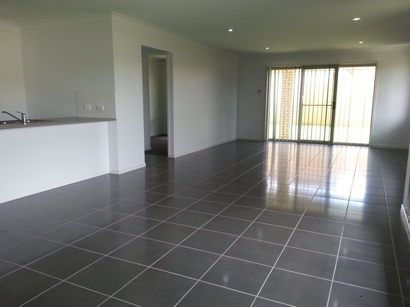 1 Jeune Court, Branyan QLD 4670