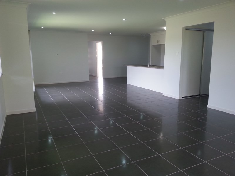 1 Jeune Court, Branyan QLD 4670