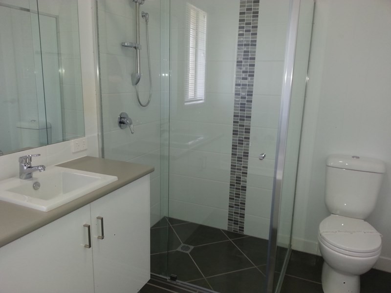 1 Jeune Court, Branyan QLD 4670