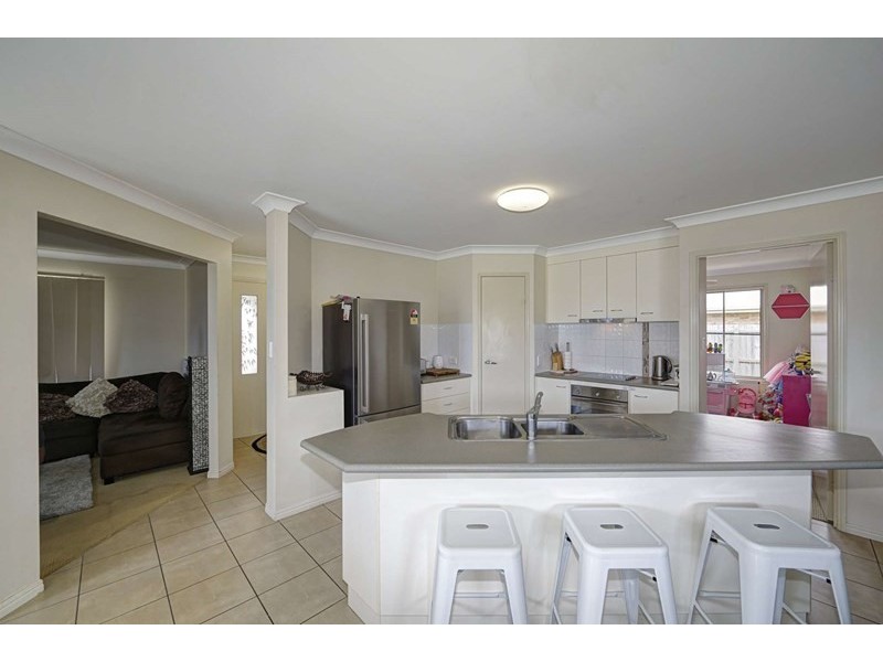5 Blake Court, Thabeban QLD 4670