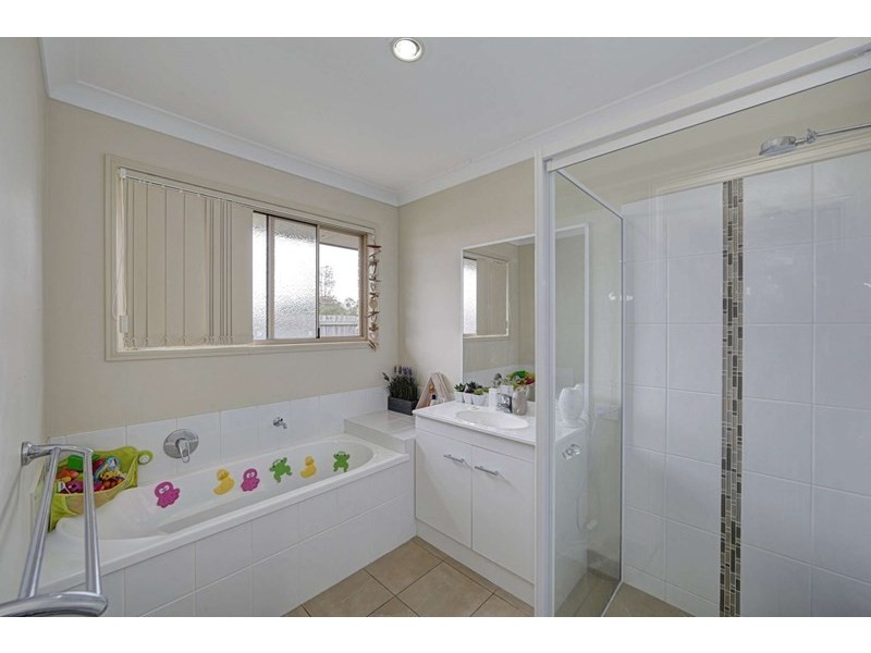 5 Blake Court, Thabeban QLD 4670