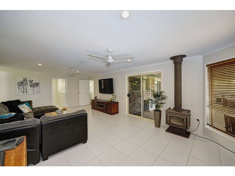 1 Louise Court, Branyan QLD 4670