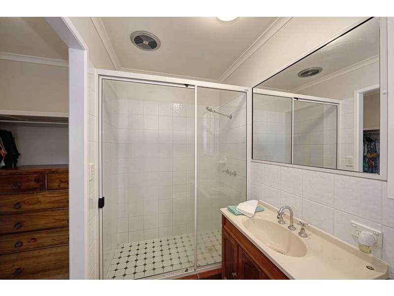 1 Louise Court, Branyan QLD 4670