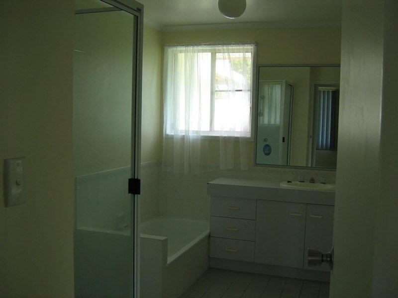 Avenell Heights QLD 4670