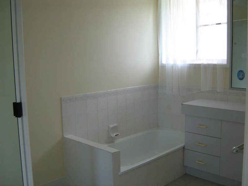 Avenell Heights QLD 4670