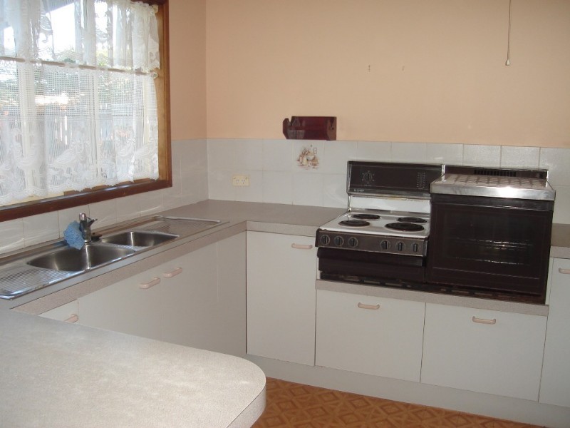 11 Hervey Street, Elliott Heads QLD 4670