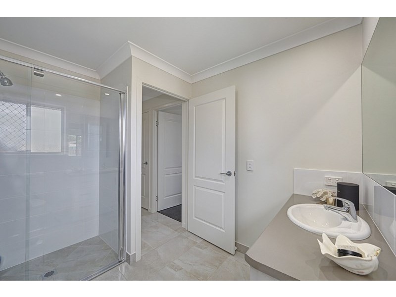 1 and 2/32-34 Heaps Street, Avenell Heights QLD 4670