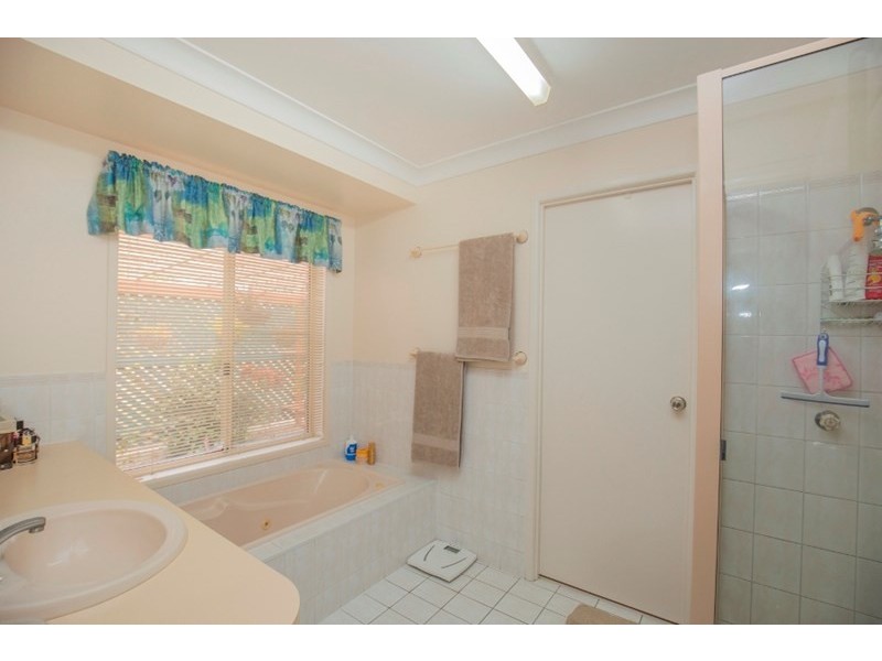 16 Billabong Drive, Gooburrum QLD 4670