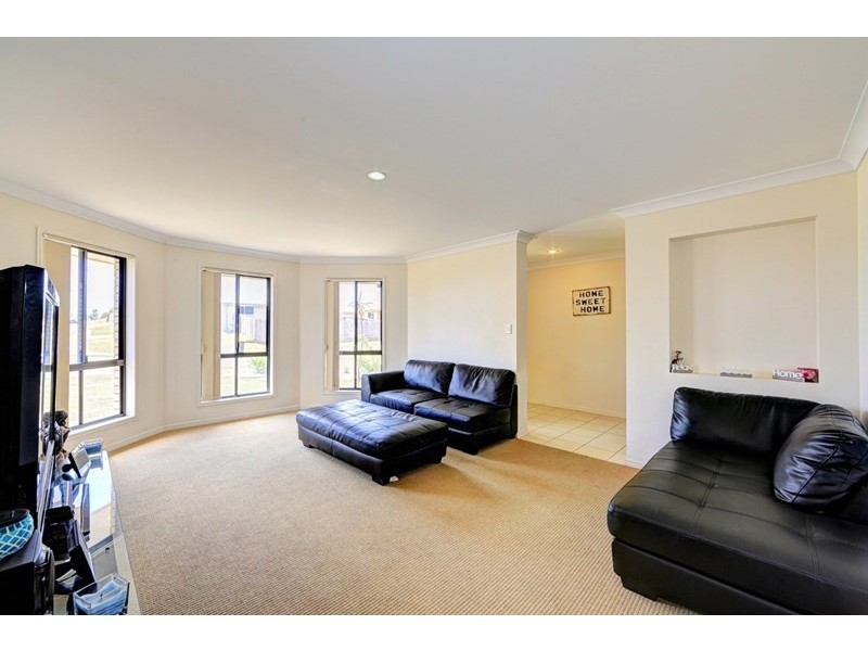 6 Toppers Drive, Coral Cove QLD 4670