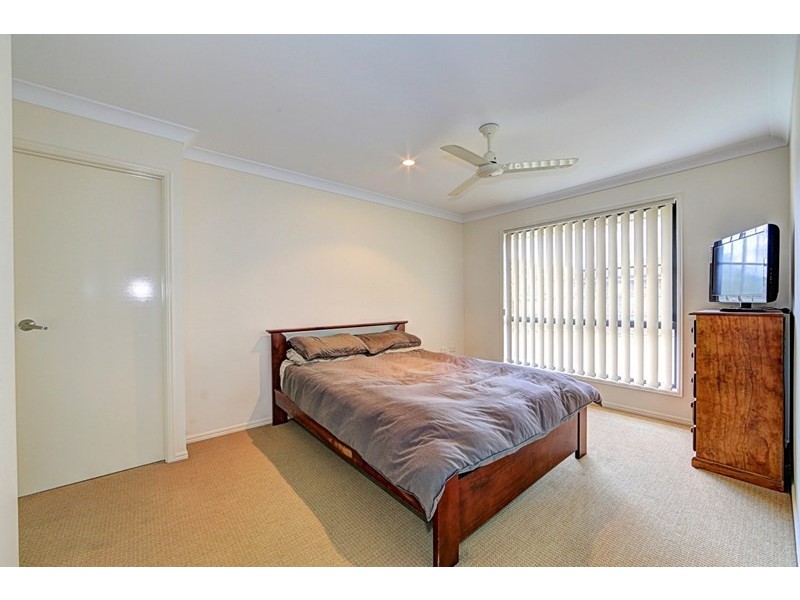 6 Toppers Drive, Coral Cove QLD 4670