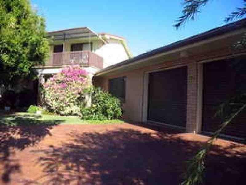 2 Zunker Street, Burnett Heads QLD 4670